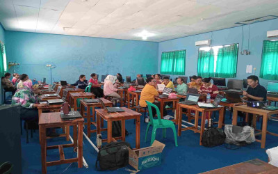 Guru SMPN 2 SoE Ikut Workshop UBK dan Pembuatan Koneksi Lokal Bersama Media NTT Pos
